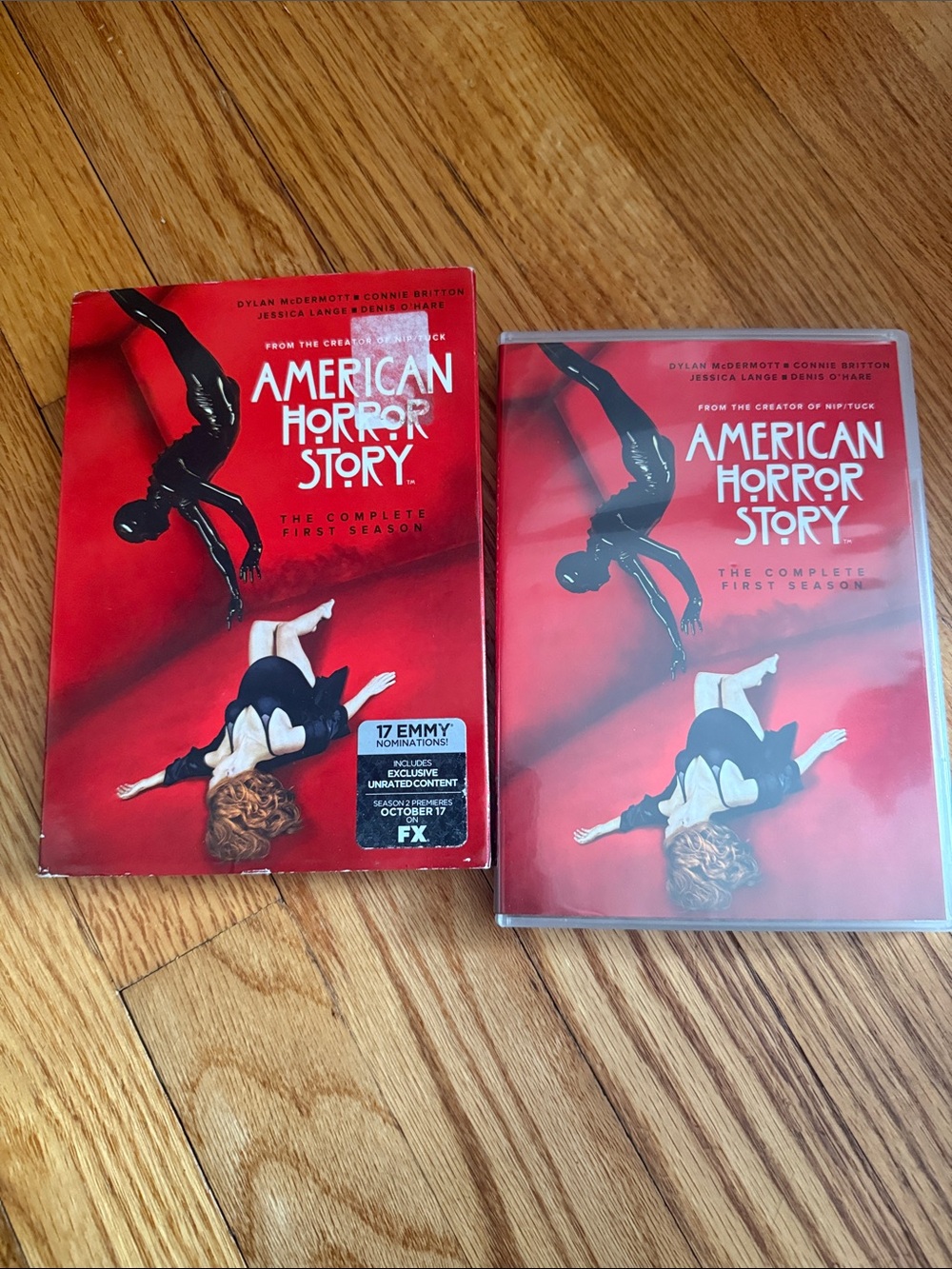 American Horror Story: The Complete First Season - Red DVD/Blu-ray Set